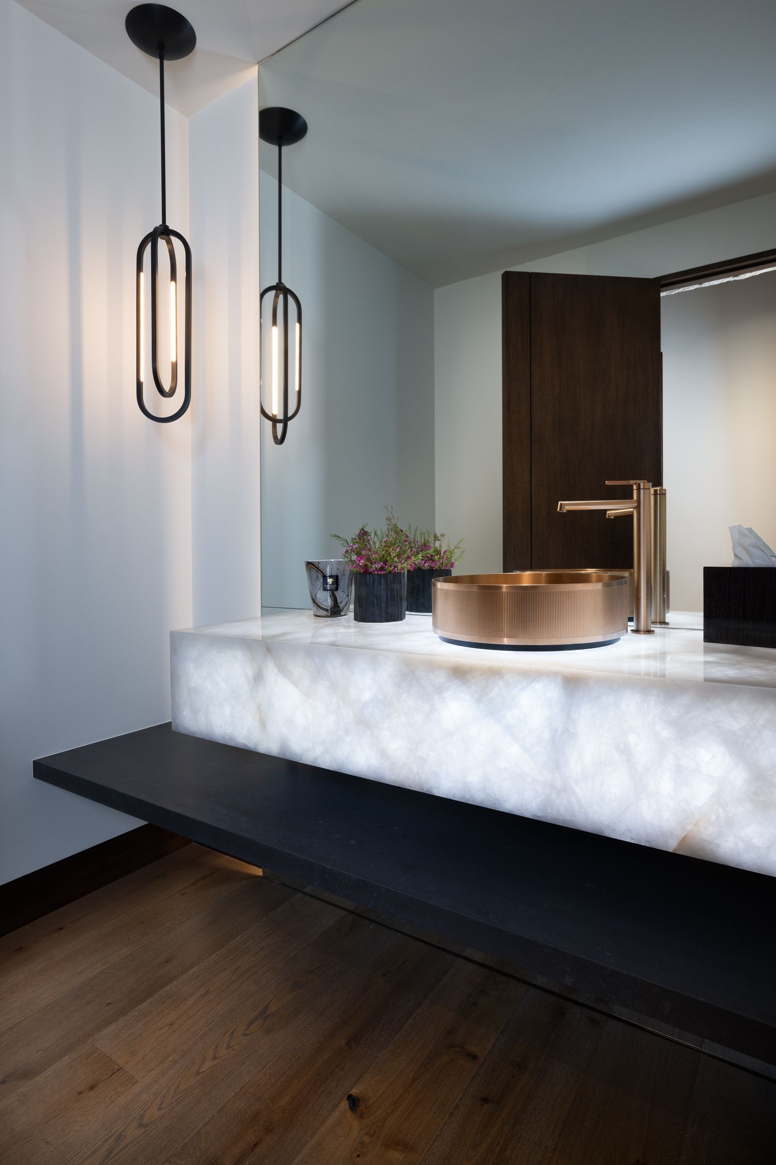 A bathroom with a sink and a mirror