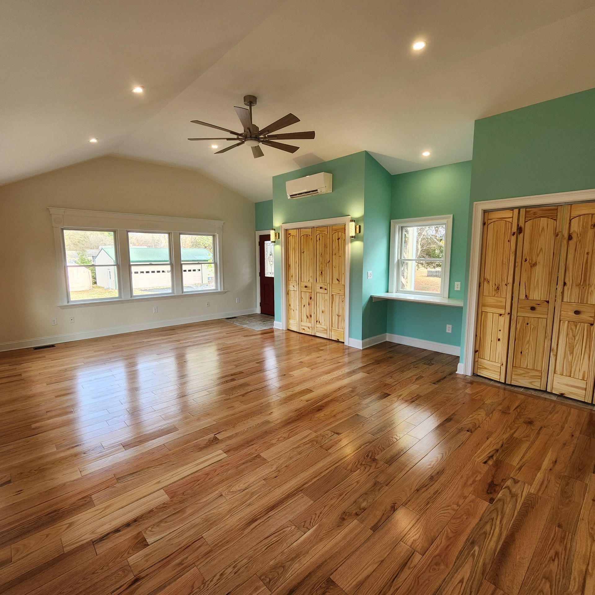 Living Room with Hardwood Floors — Newark, DE — Oakes Signature Homes