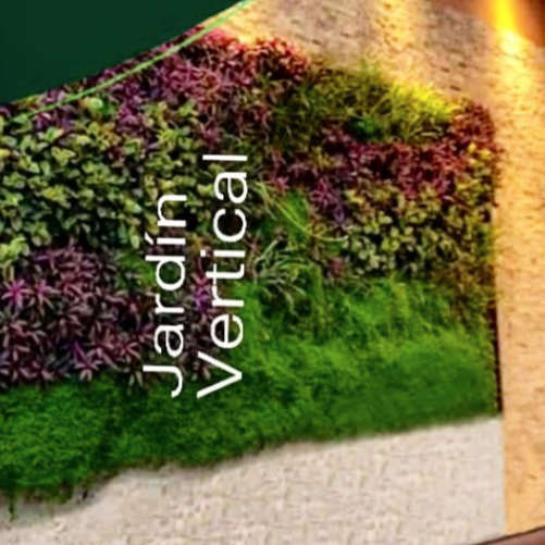 Jardín vertical con plantas verdes y moradas, etiquetado como “Jardín Vertical”.