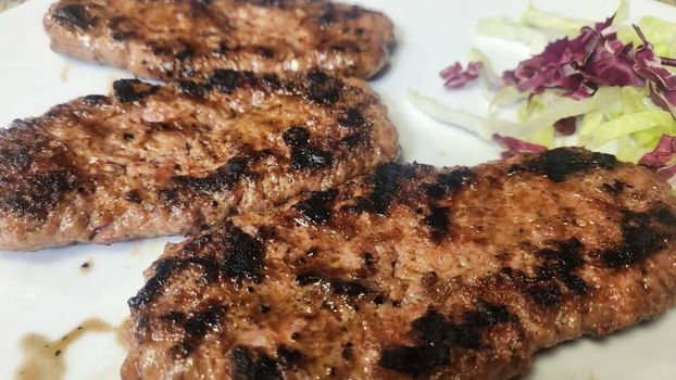 piatto di carne alla griglia
