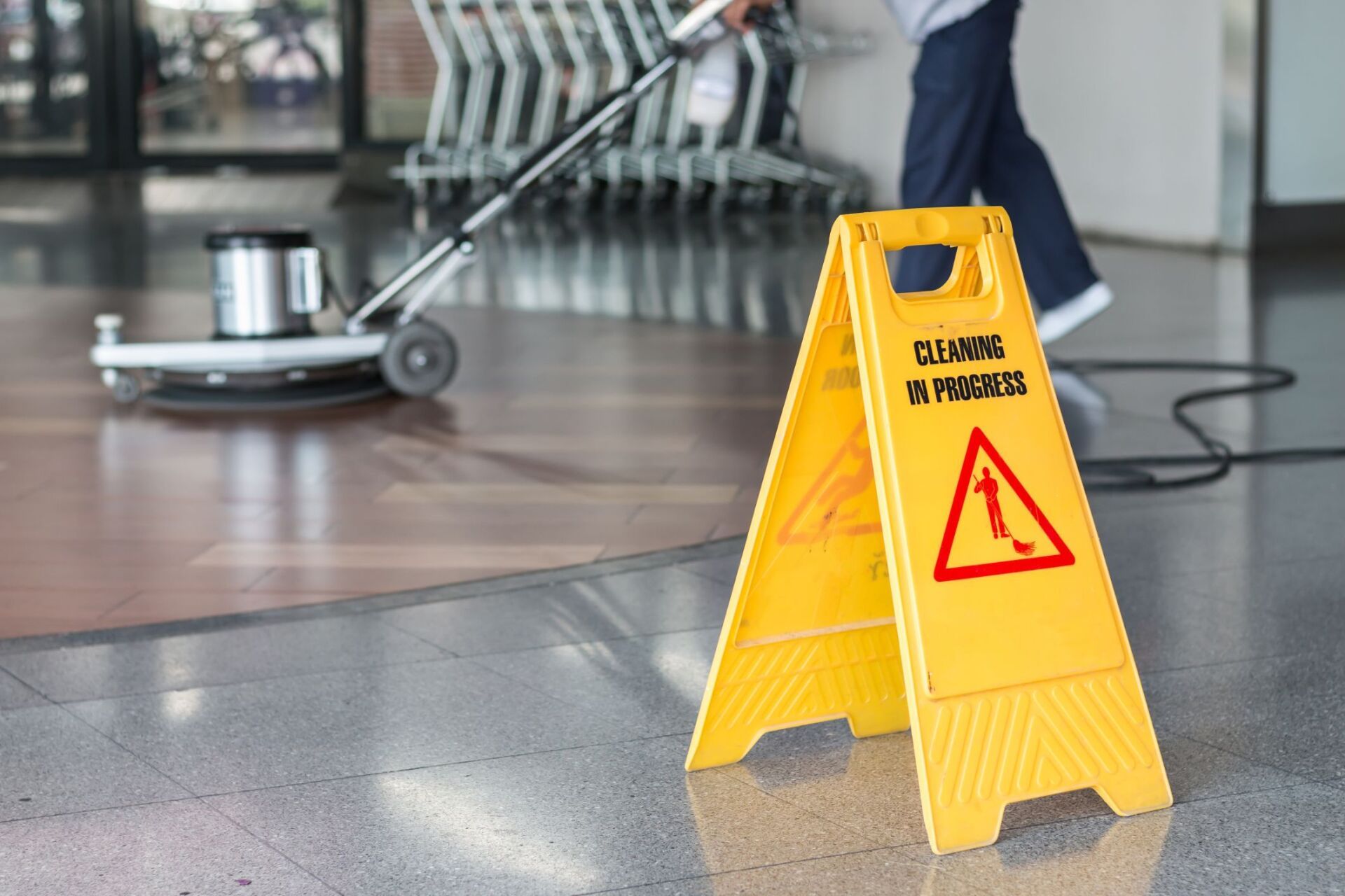 Pulizia professionale per pavimenti dell'impresa di pulizie a Milano e provincia