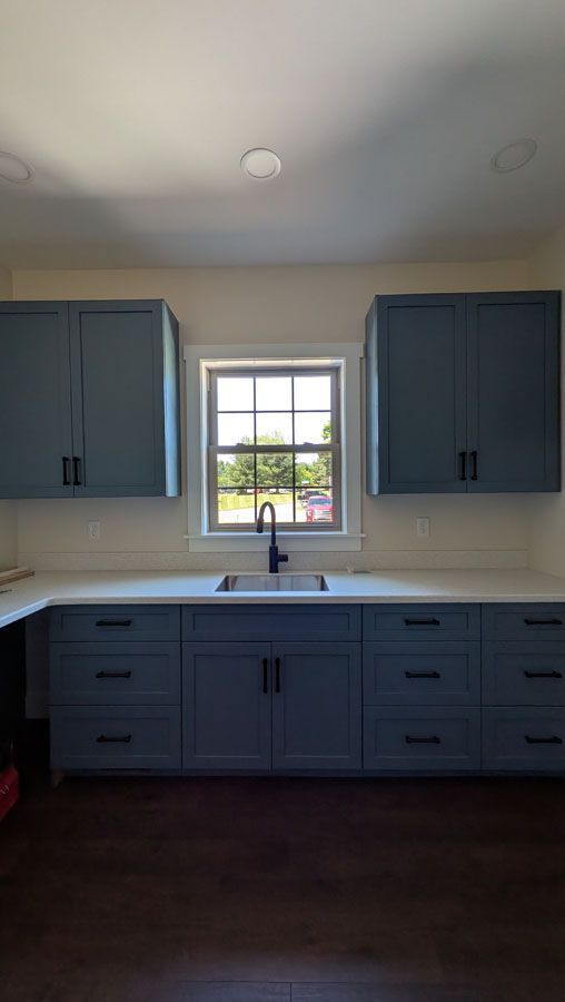 Single sink with cabinets and drawers