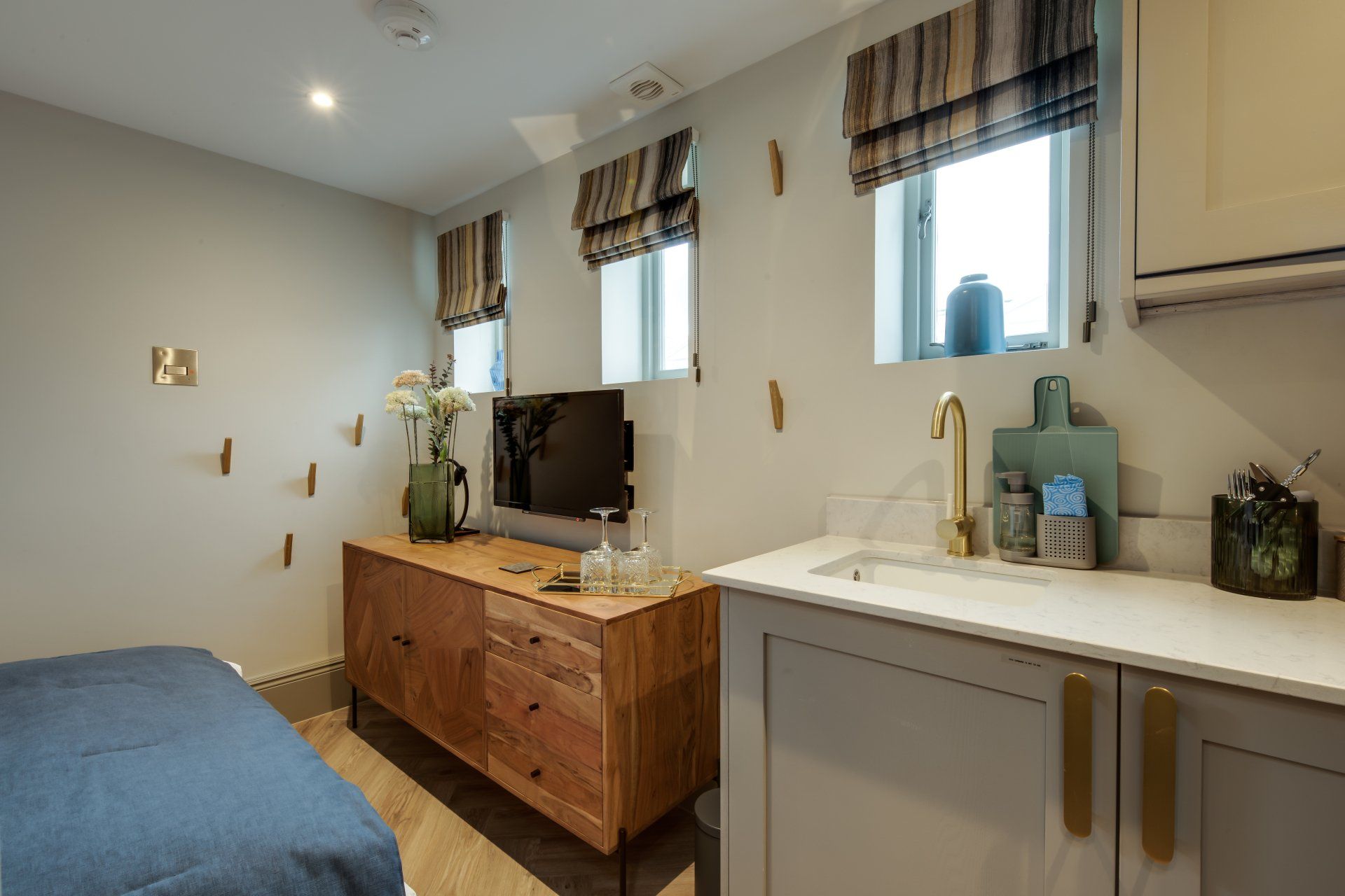 The Asthall Apartment images Neptune Apartments Cheltenham