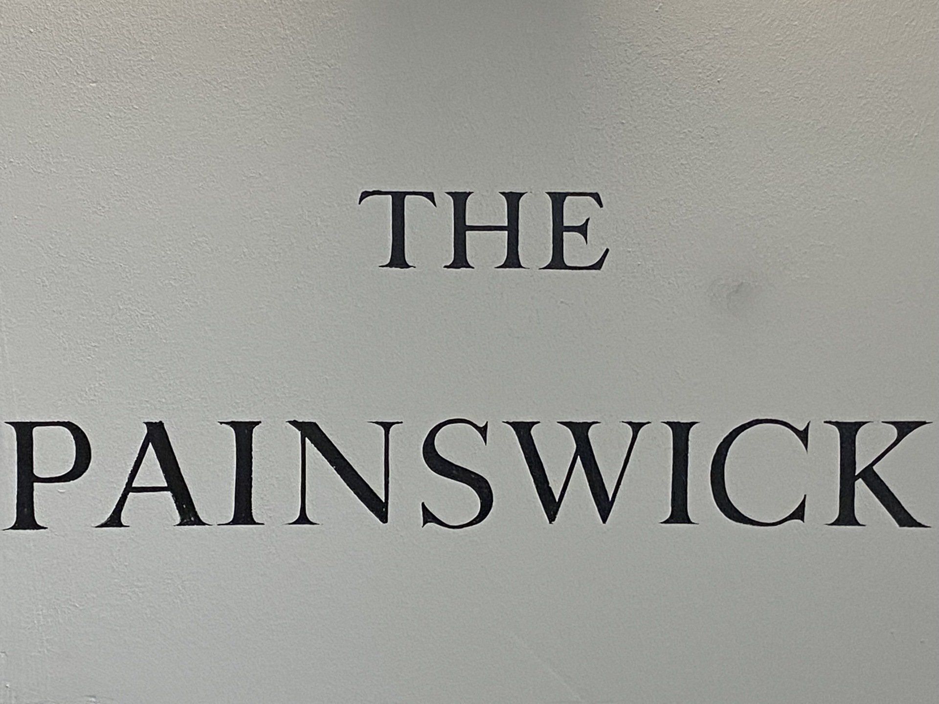 A sign that says the painswick on it