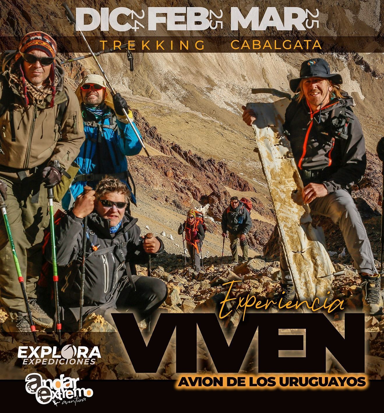 Cartel de trekking con excursionistas en un cañón montañoso y rocoso, con las etiquetas “Dic-Feb-Mar”, “Cabalgata” y “Viven”