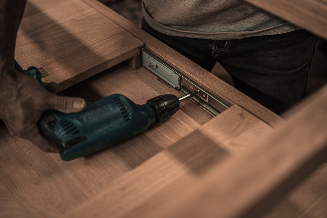 Joiner working with drill