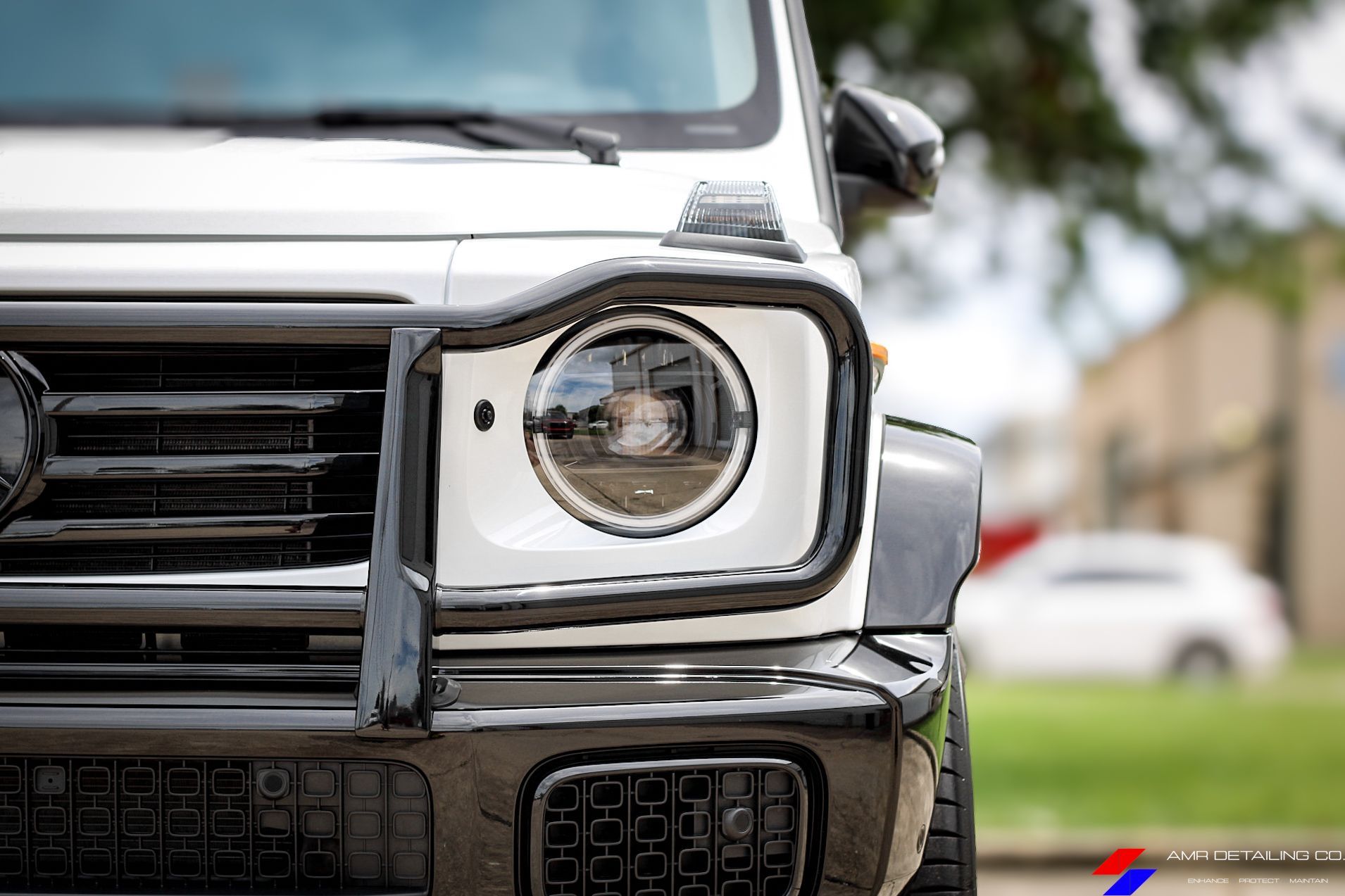Mercedes-Benz G550 headlight grille and black trim
