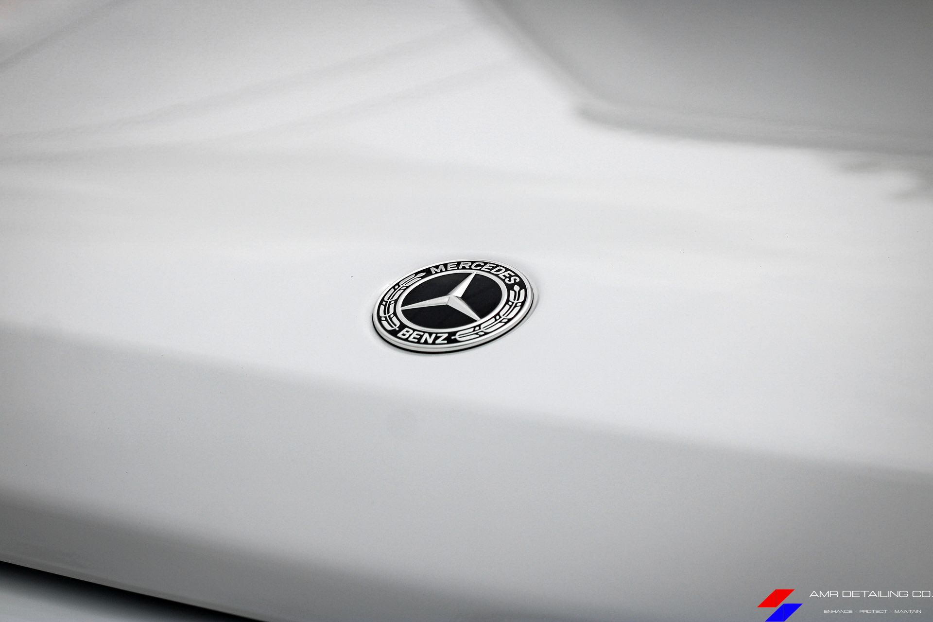Mercedes-Benz G550 hood emblem and polished paint