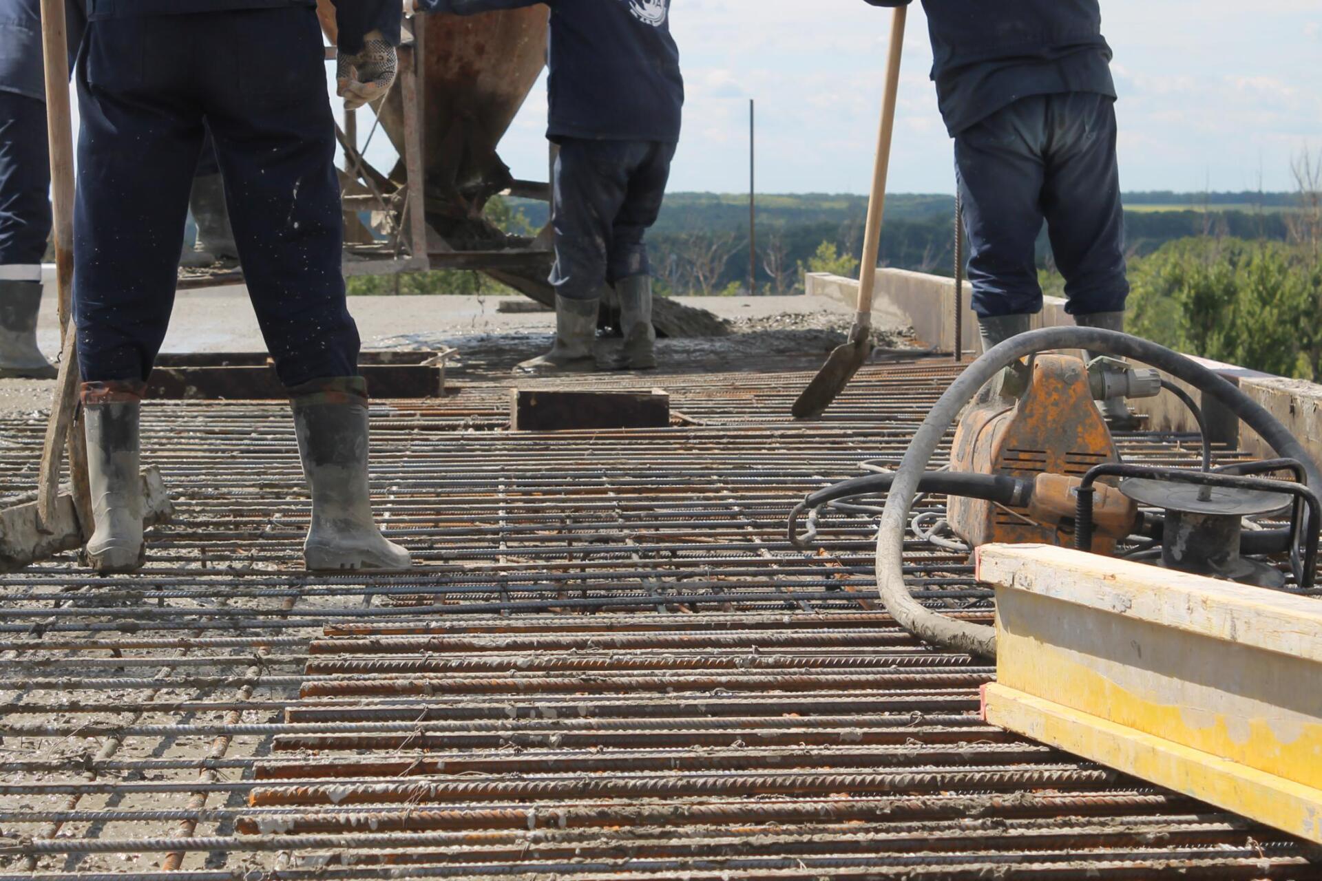 scattering the wet concrete