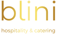 Het logo van Blini hospitality & catering in goud en bruine tekst op een witte achtergrond.
