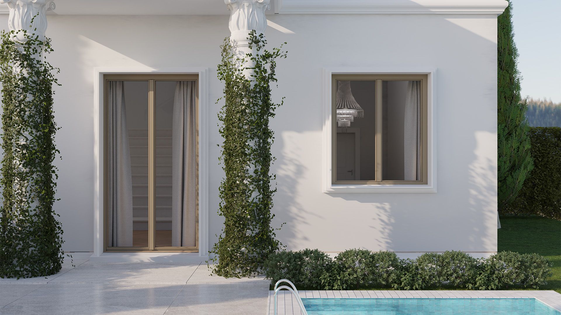 Patio moderno di una casa bianca con porte a vetri, piante rampicanti e una piscina in primo piano.