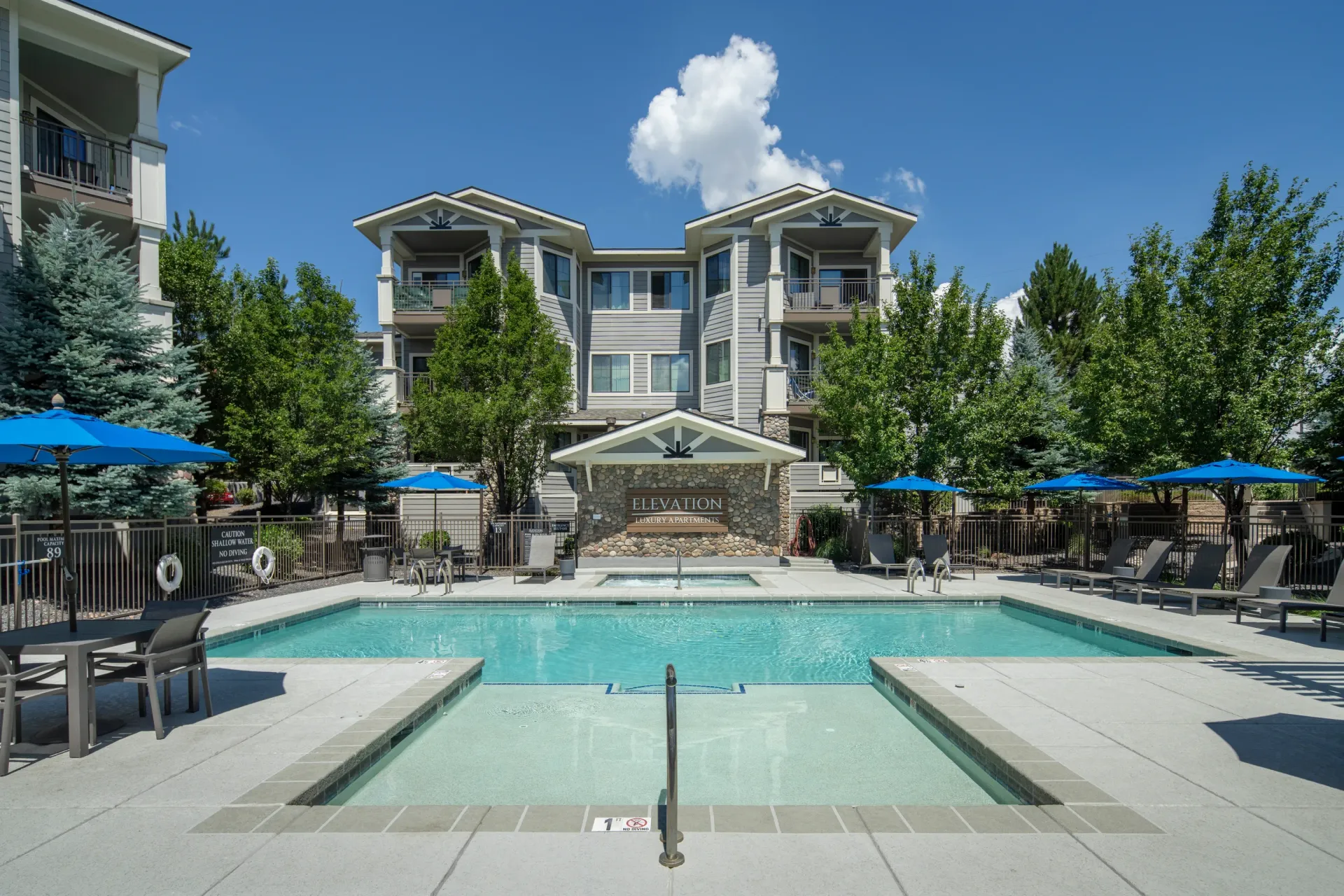 Outdoor swimming pool and hot tub at the Elevation Luxury Apartments complex at Elevation in Flagstaff, AZ.