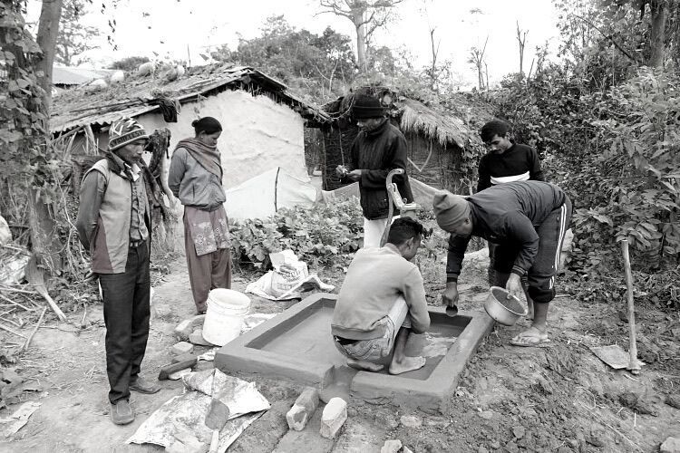hand water pump; 