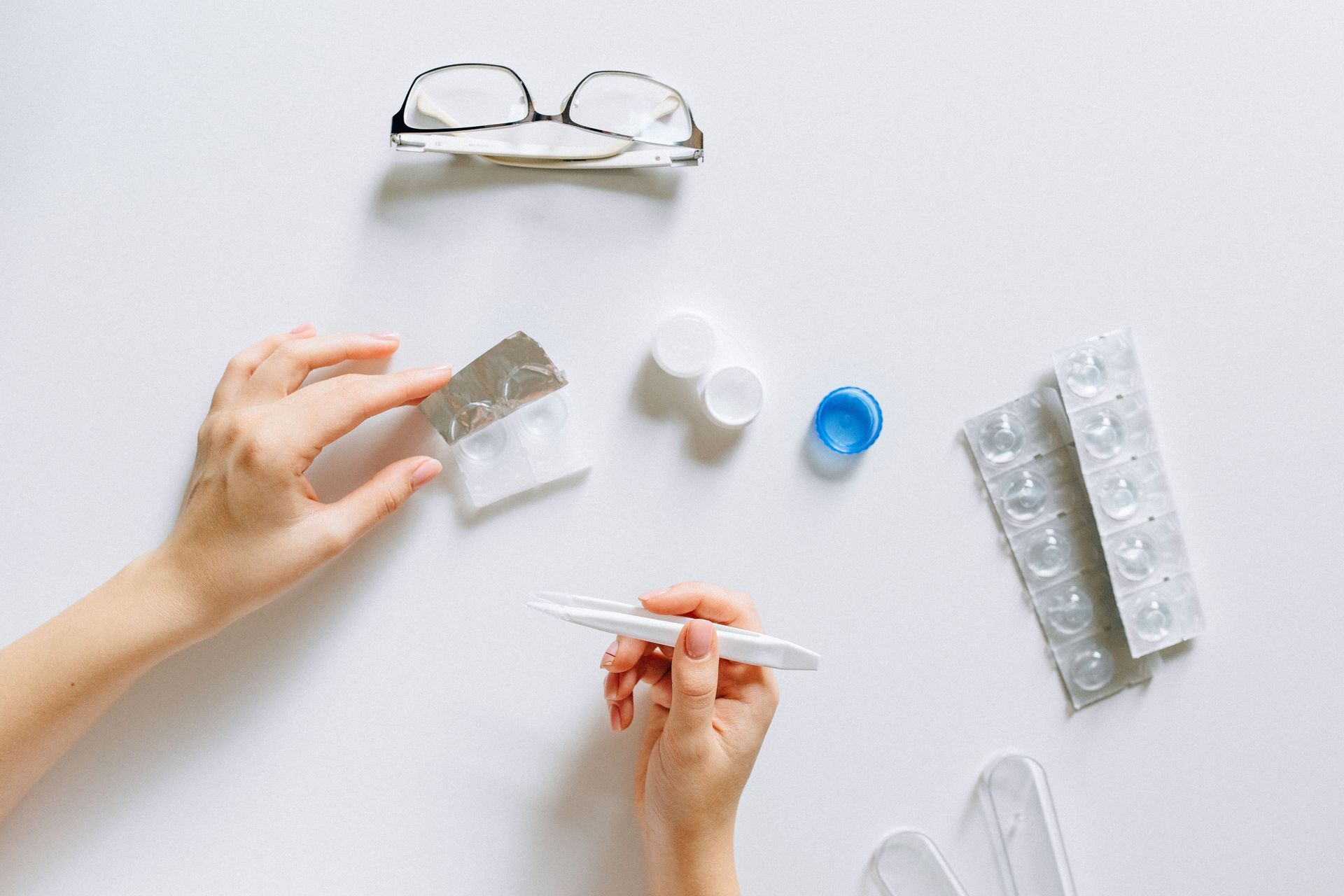 Contact Lenses Work? A Beginner's Guide
