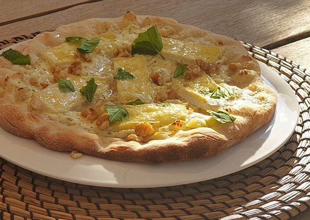pizza met brie en honing