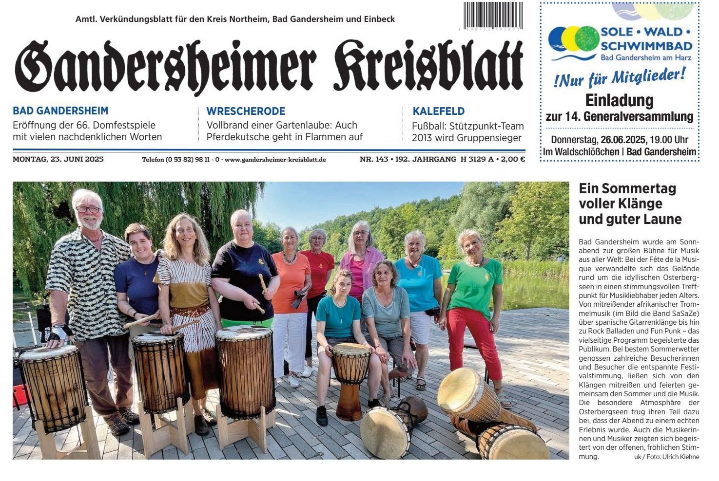 Titelseite des Gandersheimer Kreisblatts mit einer Gruppe von Menschen mit Trommeln im Freien.
