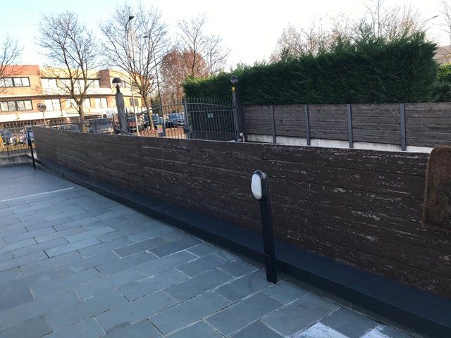 riverniciatura barriere in legno
