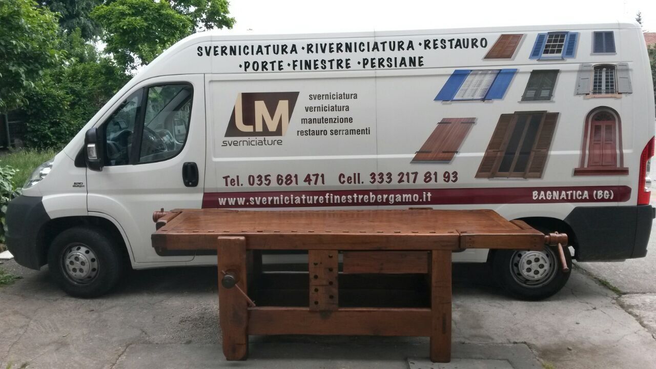 Mobile in legno
