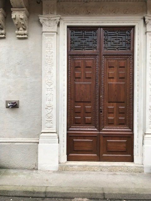Portone d'entrata in legno massello