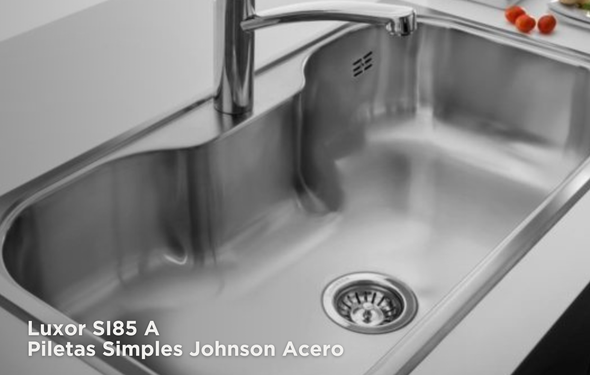 Fregadero de cocina de acero inoxidable con grifo y cubeta, etiquetado como Luxor S185 A Pilas Simples Johnson Acero