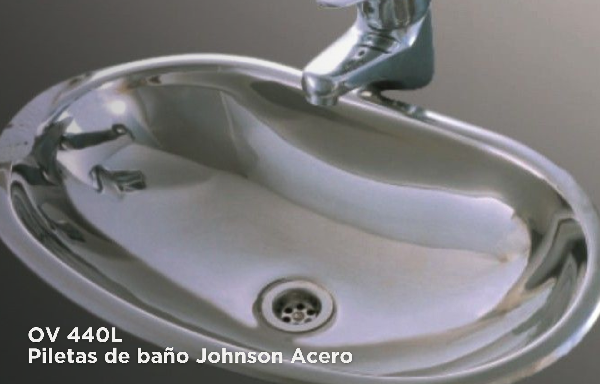 Lavabo ovalado cromado con grifo, etiquetado como “OV 440L Piletas de baño Johnson. Acero”