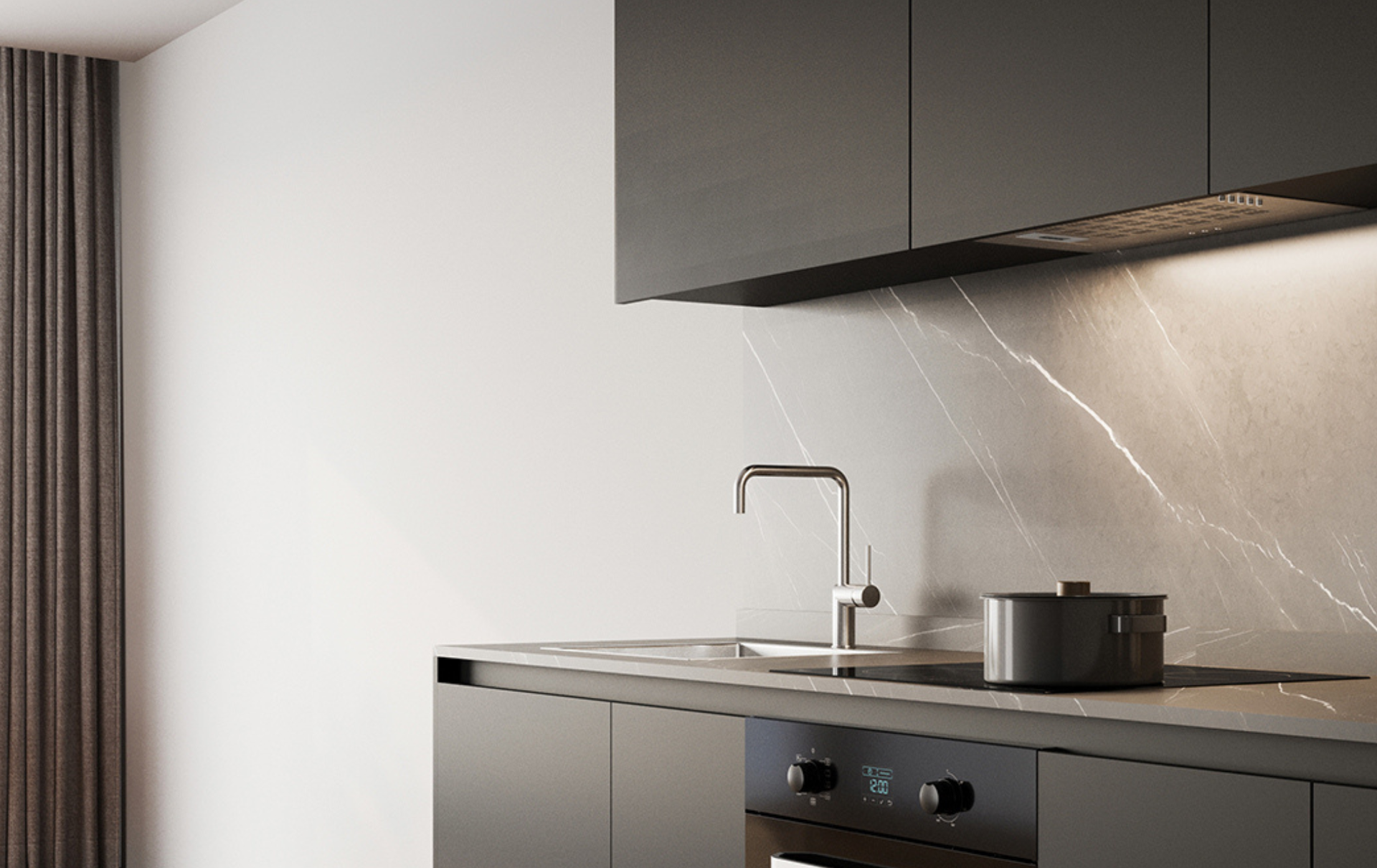 Cocina moderna con armarios grises, fregadero, placa de cocina y una olla sobre la encimera.