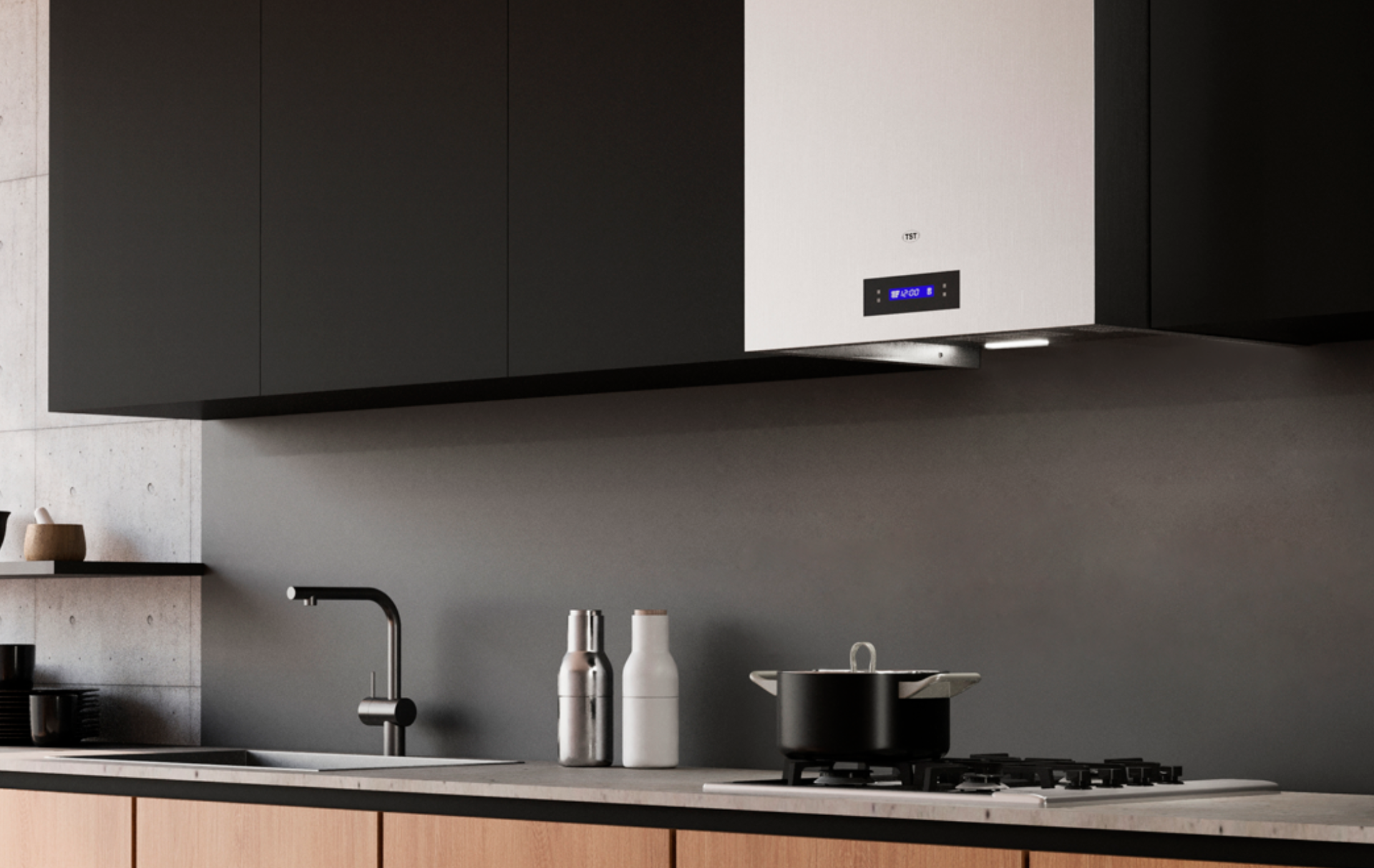 Cocina moderna con armarios oscuros, campana extractora blanca, fregadero, botellas y ollas sobre una estufa de gas.