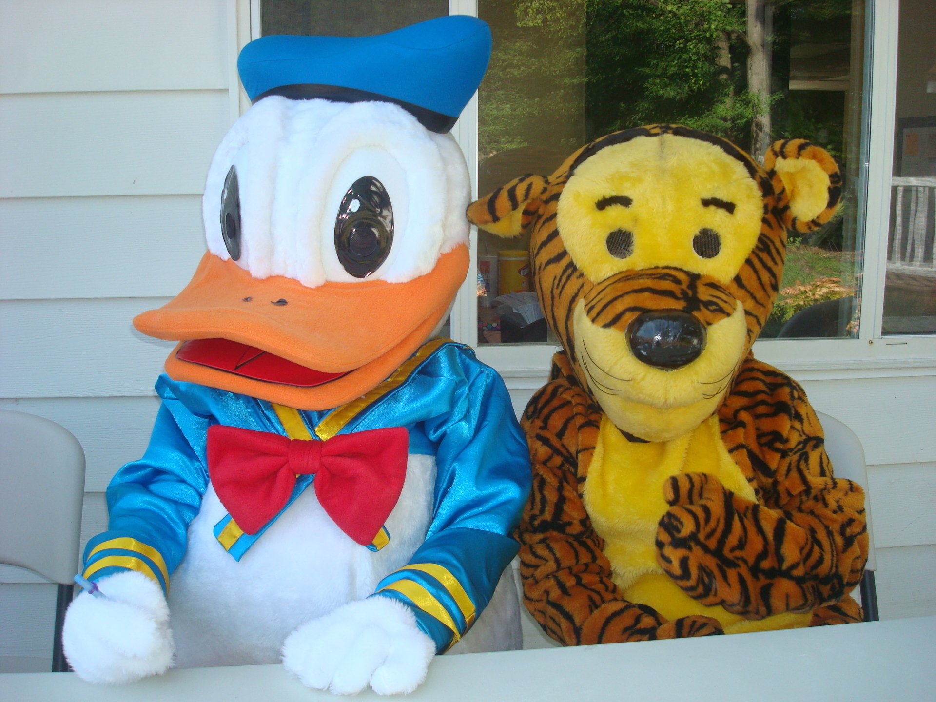 Strolling Characters & Mascots | Face Works Events