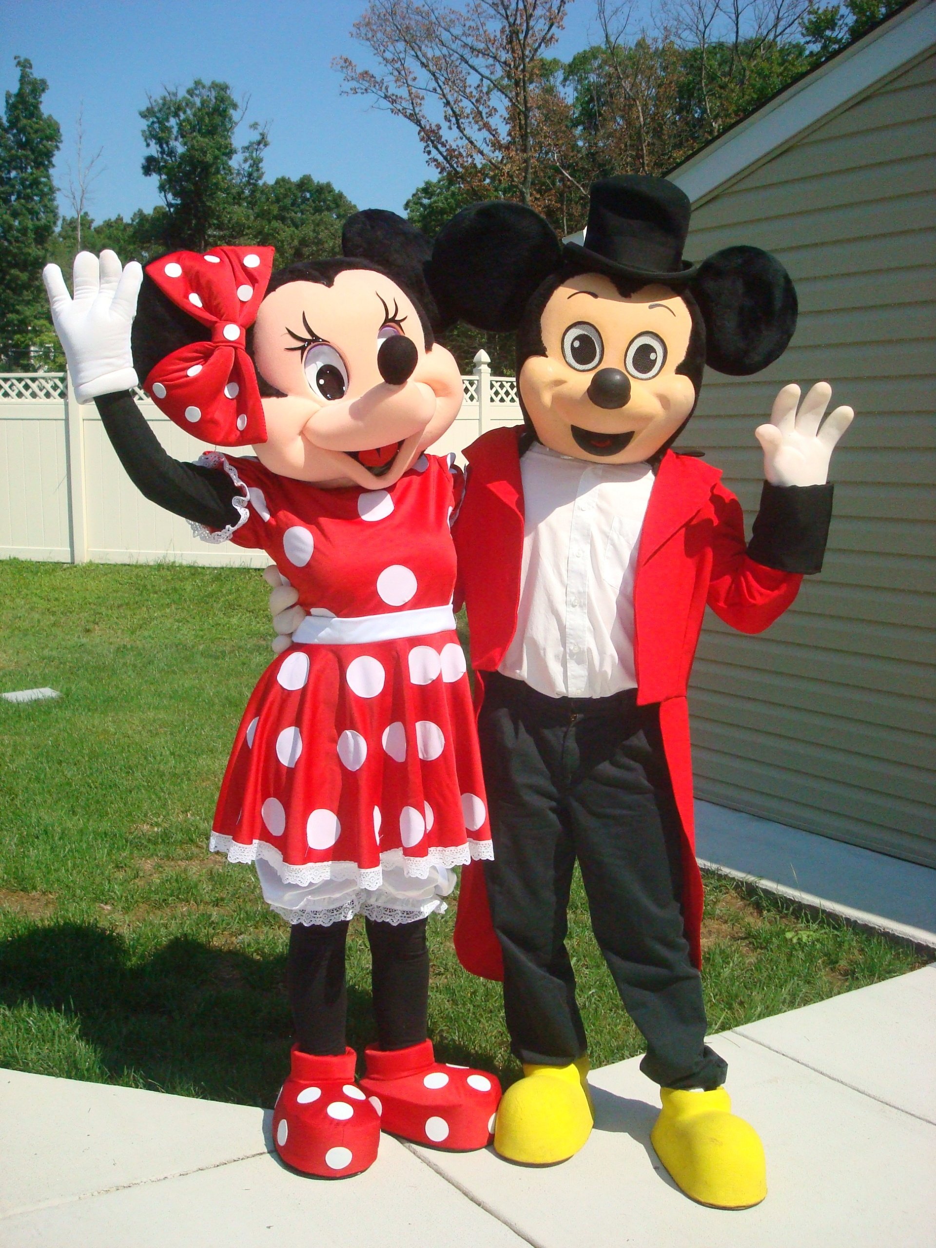 Strolling Characters & Mascots | Face Works Events