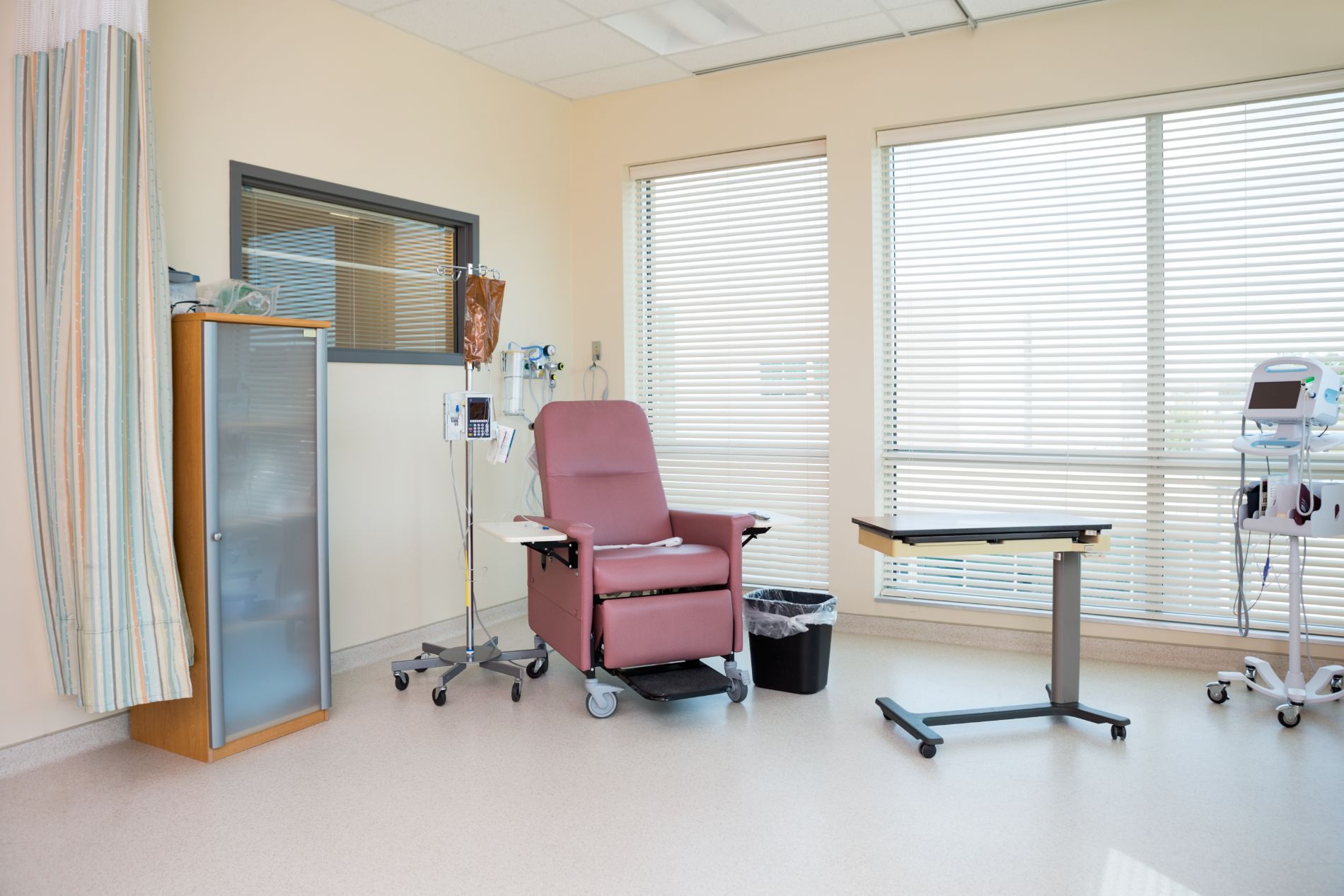reclinable medical chair