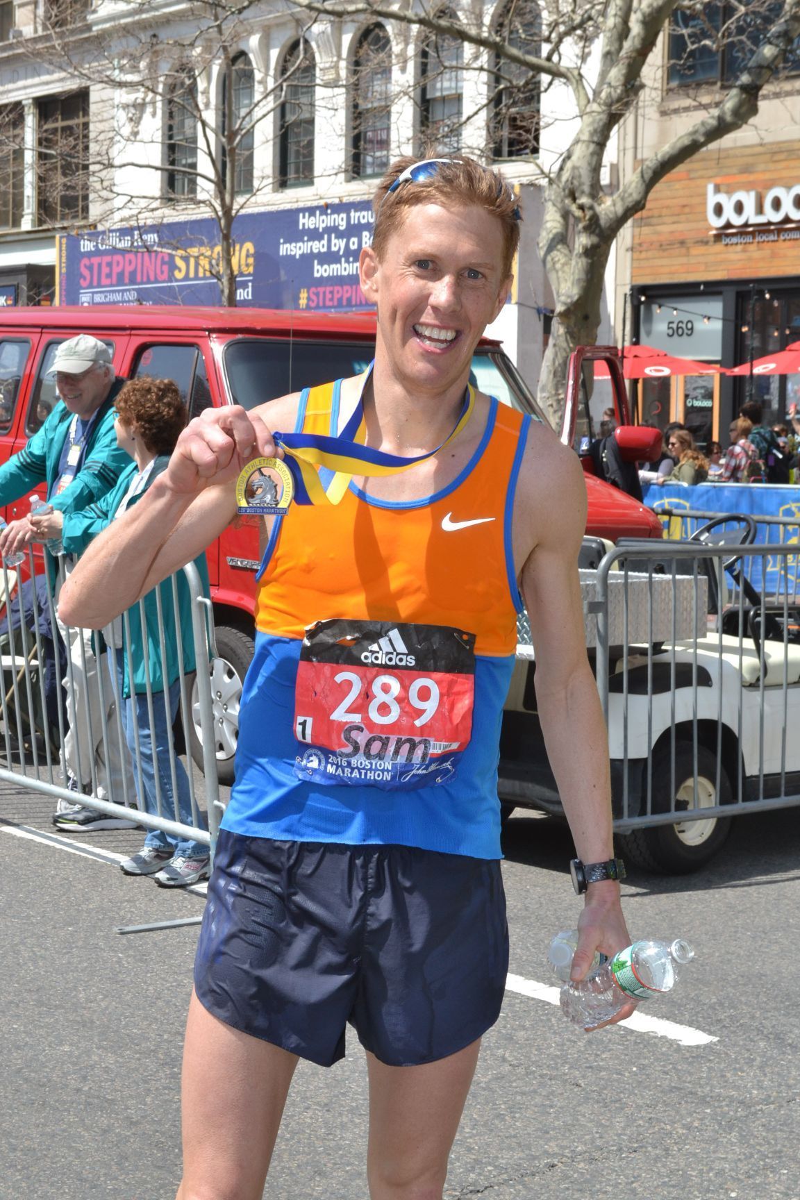 A runner with the number 289 on his shirt