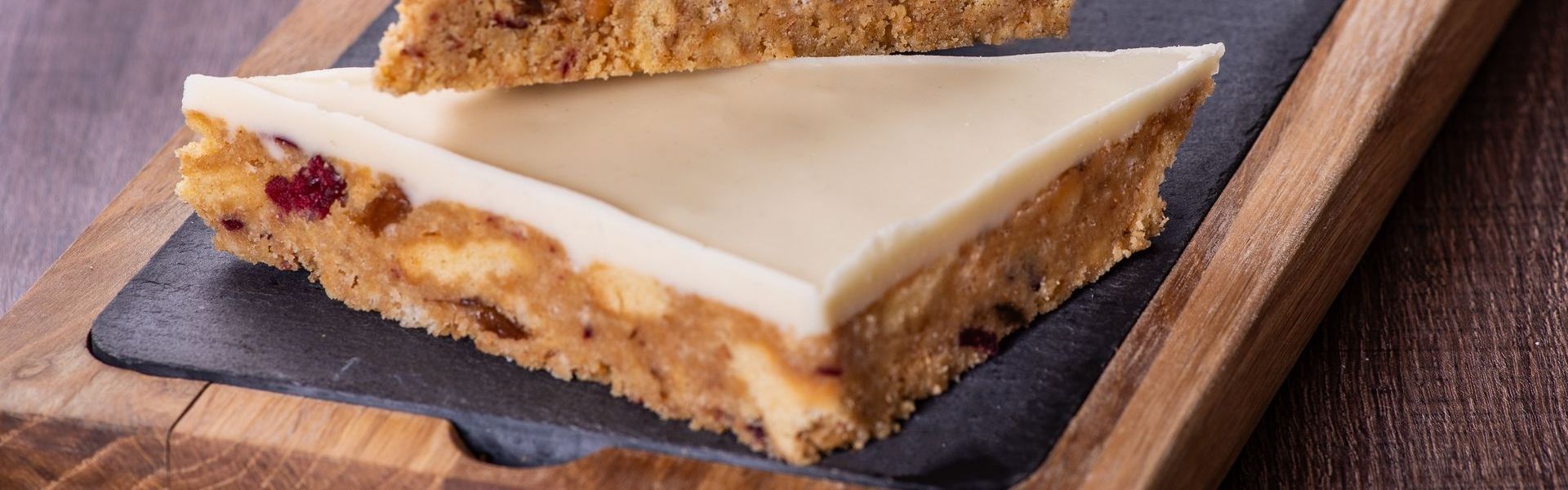 Yoghurt, Cranberry And Sultana Crunch