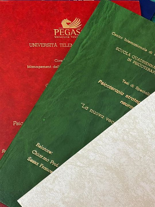quattro libri rilegati