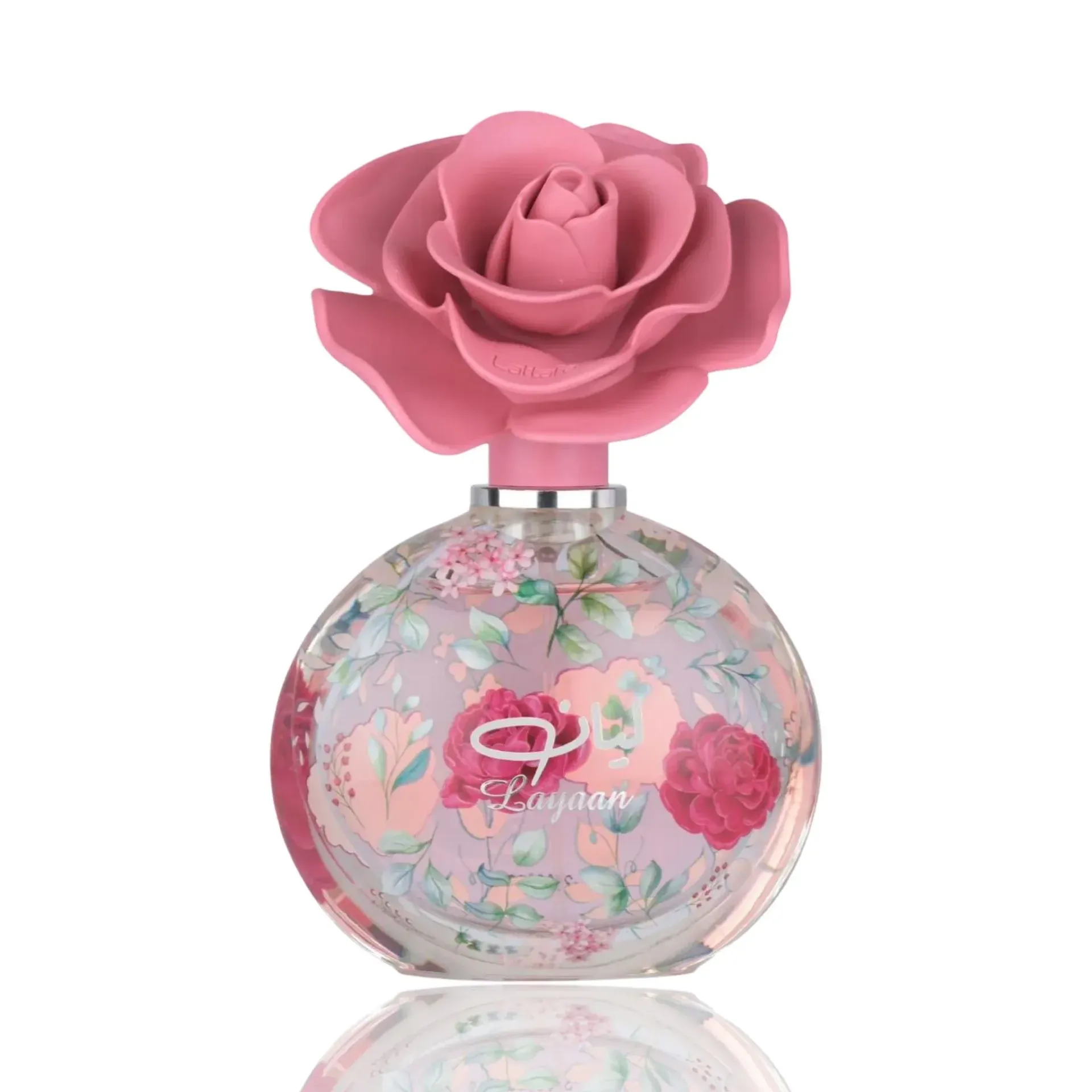 Parfumflesje met een roze rozendop en bloemenmotief, naast een bijpassende doos.
