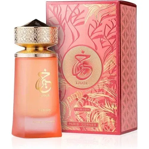 Parfumflesje en -doos met gouden accenten, zalmkleurige tinten.