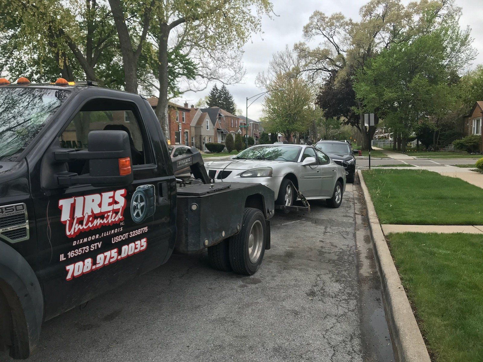 Pontiac Junk Car Removal in Chicago, IL Pontiac Junk Car Removal in Chicago, IL