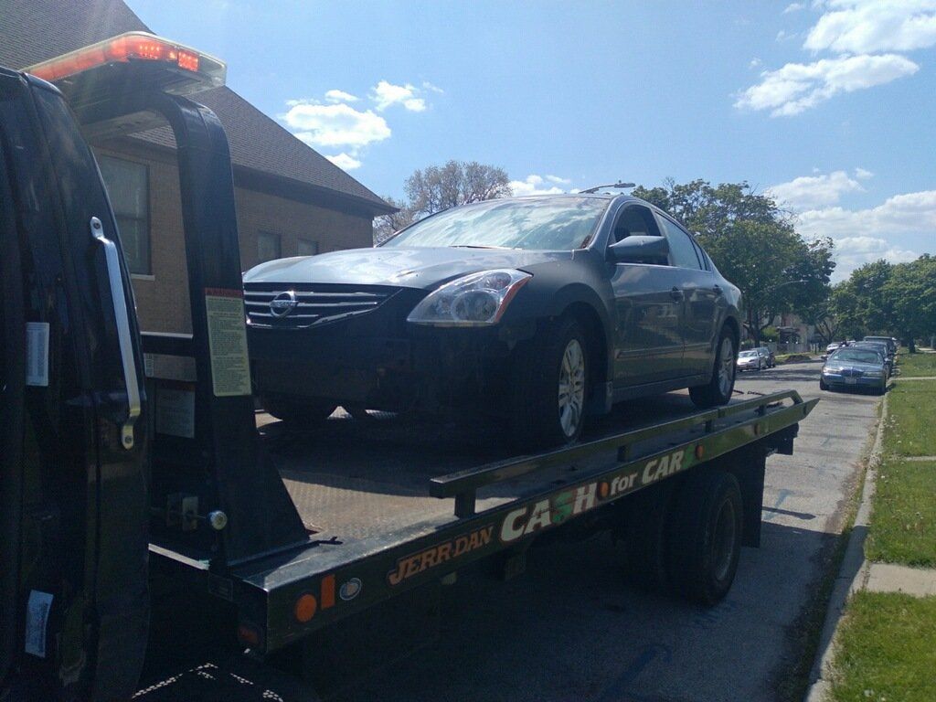 Nissan Junk Car Removal in Chicago, IL Nissan Junk Car Removal in Chicago, IL