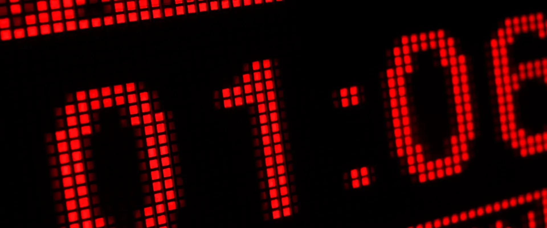 Escape room statistics and leaderboard showing a red LED countdown clock