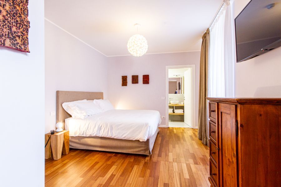camera d'albergo accessoriata