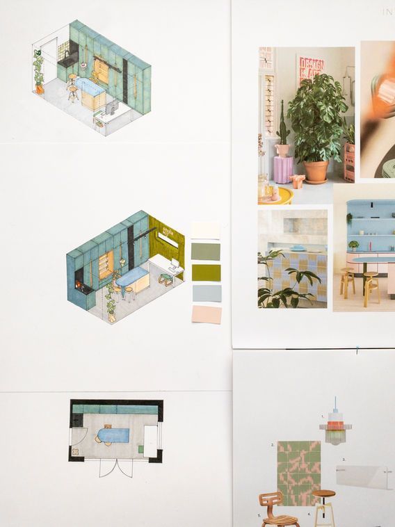 Interieurontwerpschetsen met kleurstalen en moodboard-elementen. Groene, blauwe en roze tinten.