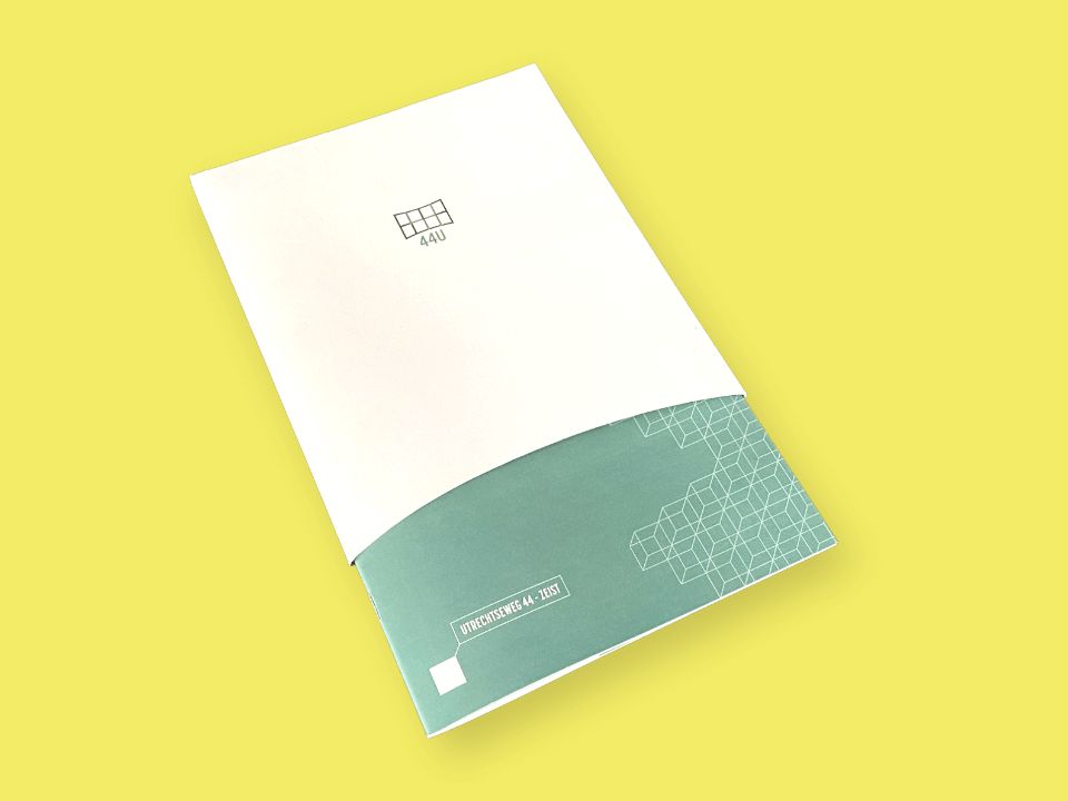 brochure met sleeve slipcase