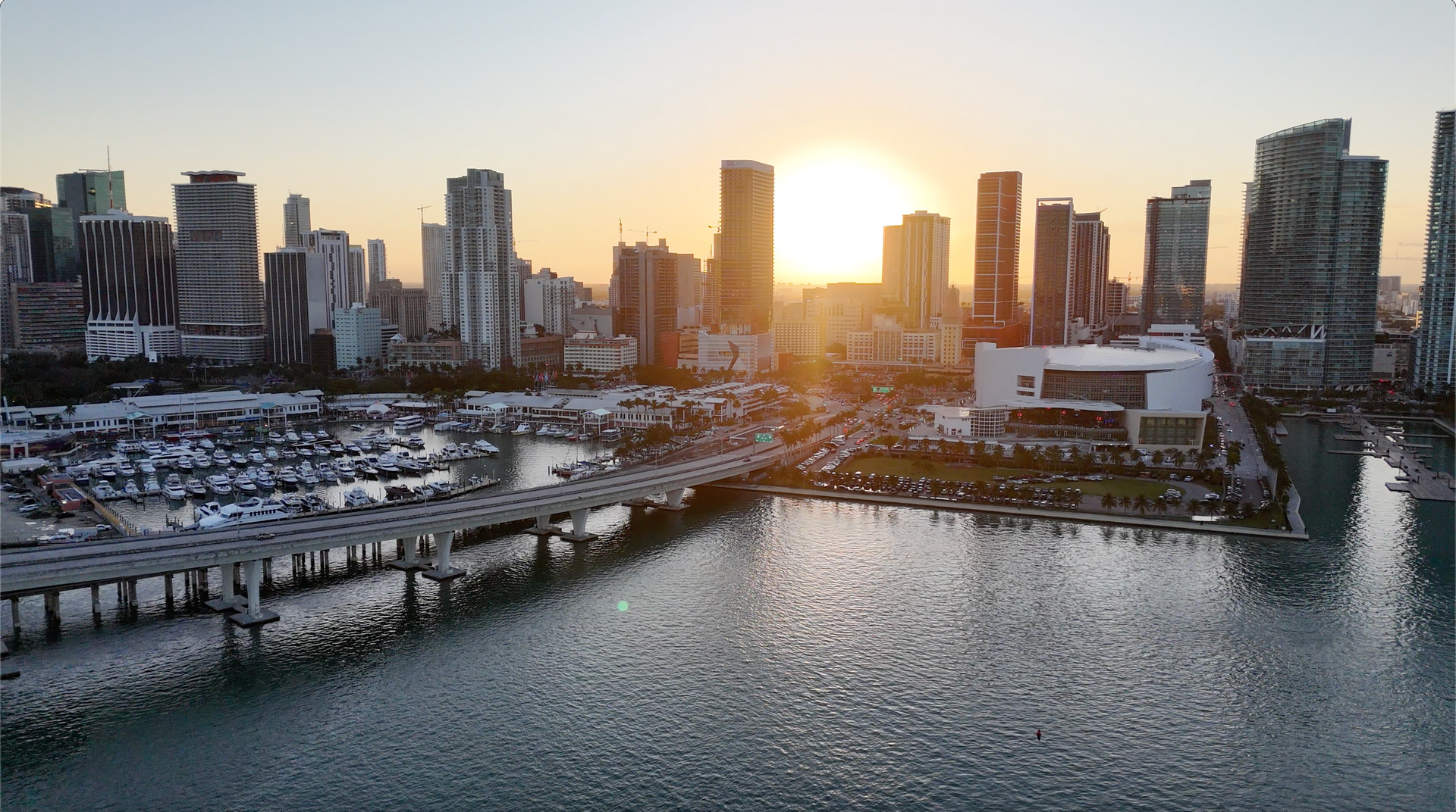The best Miami Sunset Boat Cruises come with the Mojito Bar on Board