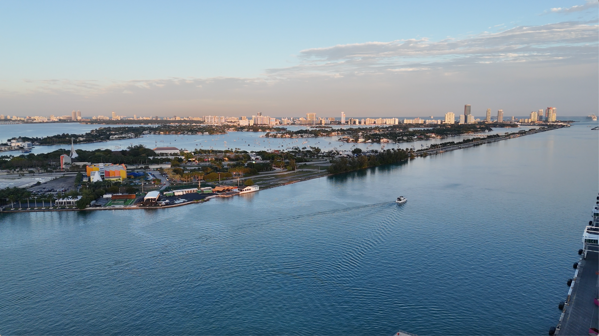 Discover the Beautiful Islands of Biscayne Bay on a Miami Boat tour