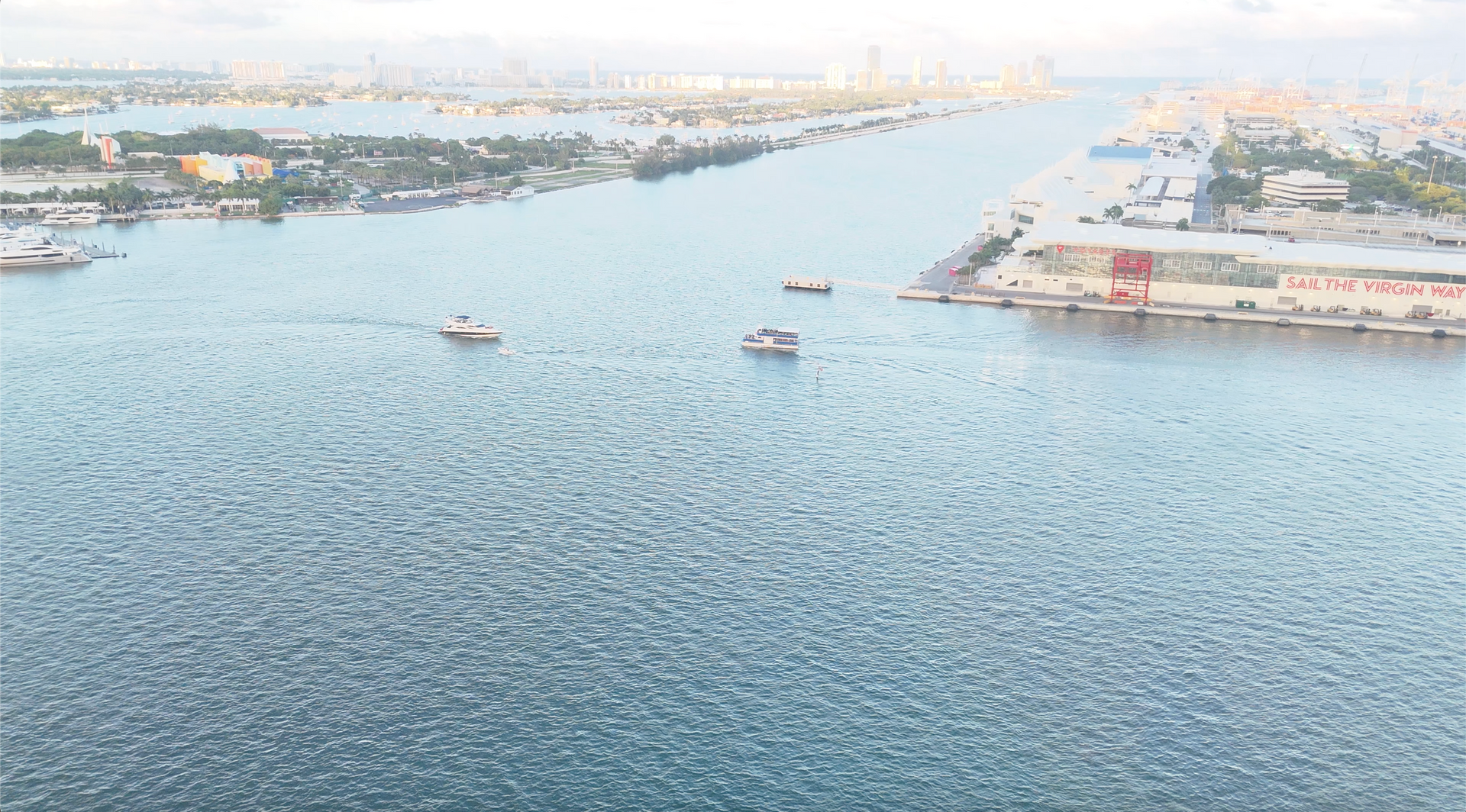 Bayside Boat tours, enjoying the warm ocean breeze from Downtown on a Night Boat Tour, yes a night boat tour from Downtown Miami are the best night tours, see the Cruise ships, leaving South Florida on a night cruise