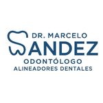 Logotipo del Dr. Marcelo Andez, dentista especializado en alineadores dentales. Icono de diente azul con texto azul oscuro.
