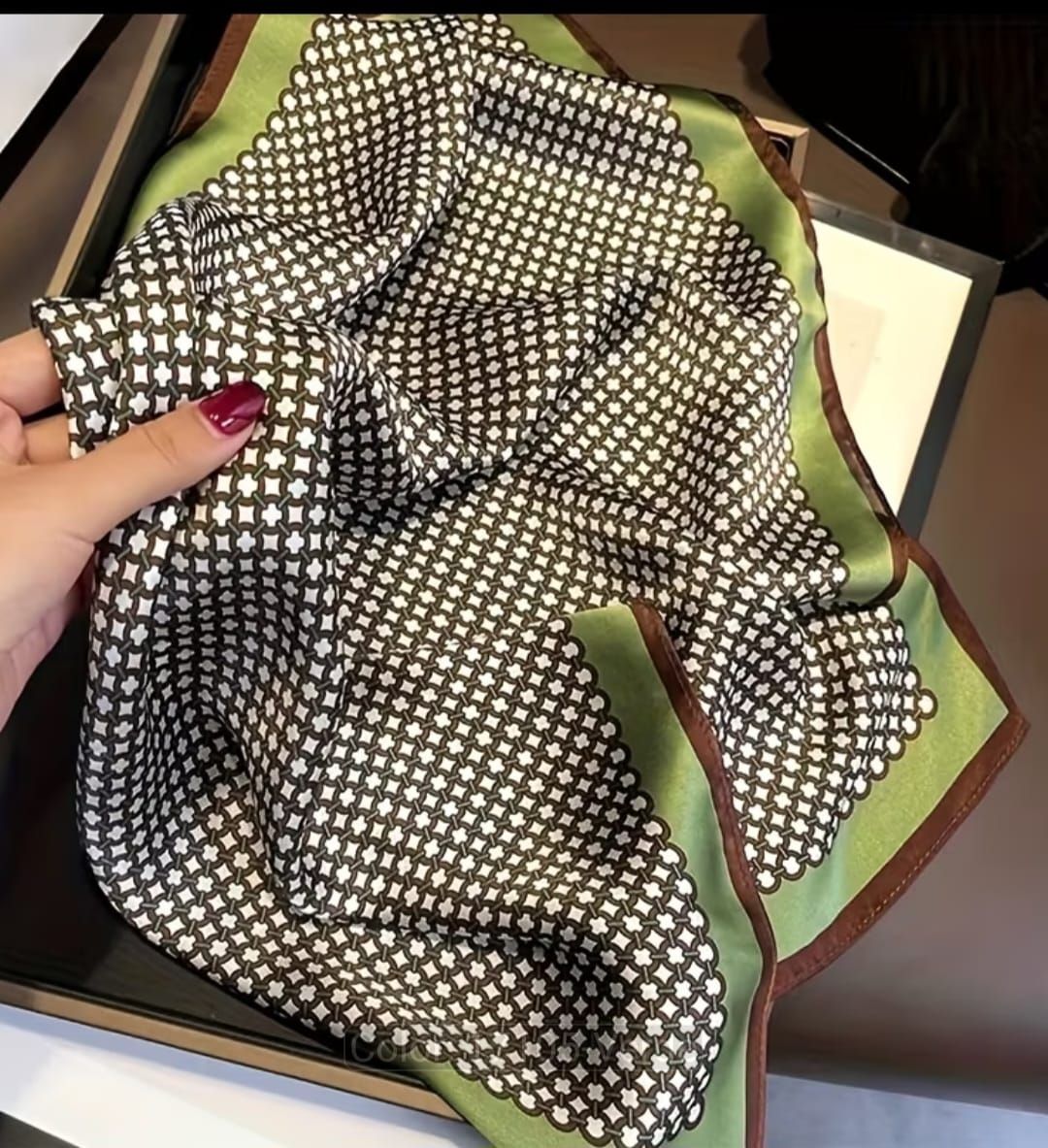 Pañuelo seda Oliva
