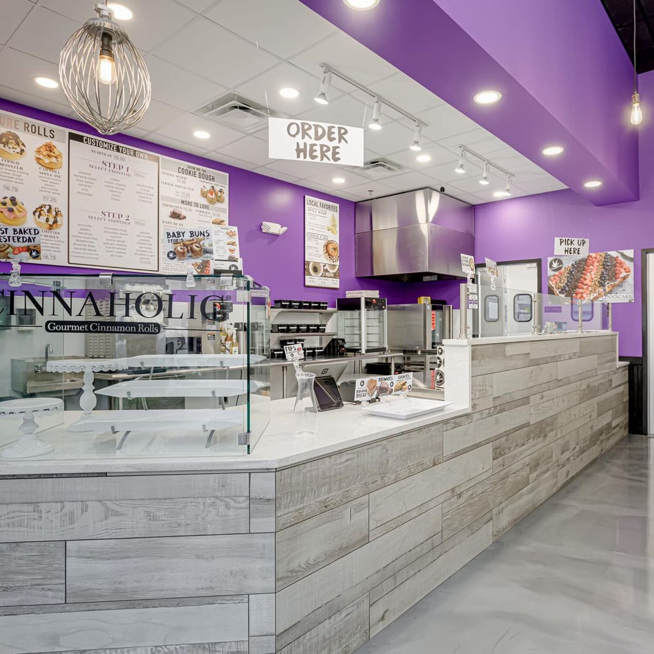 cinnaholic store inside