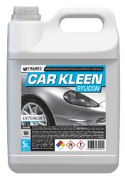 Bidón blanco de 5 litros de limpiador de coches con la etiqueta “CAR KLEEN SYLICON” y gráficos de coches e iconos de peligro.