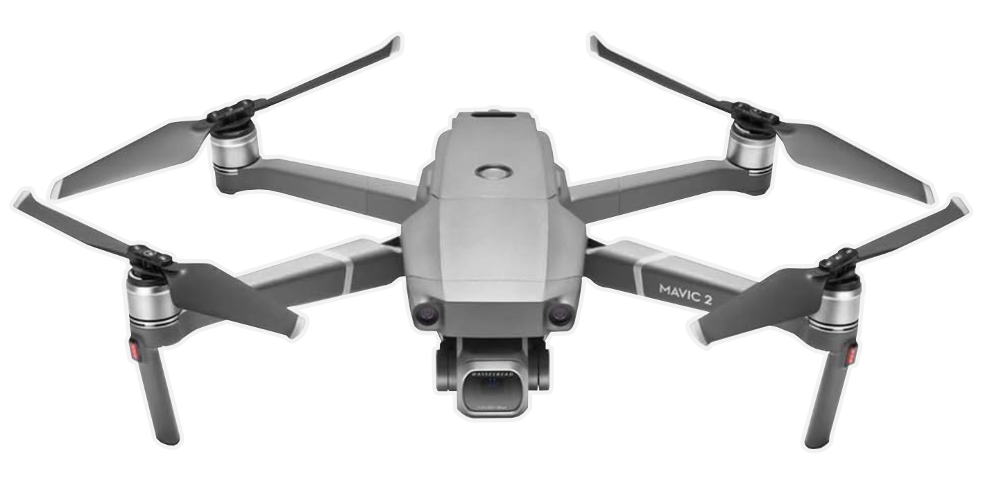 Un dron con una cámara y un control remoto sobre un fondo blanco.