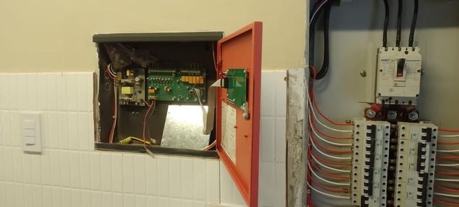 Reingeniería & Soluciones Eirl - Instalaciones Eléctricas
